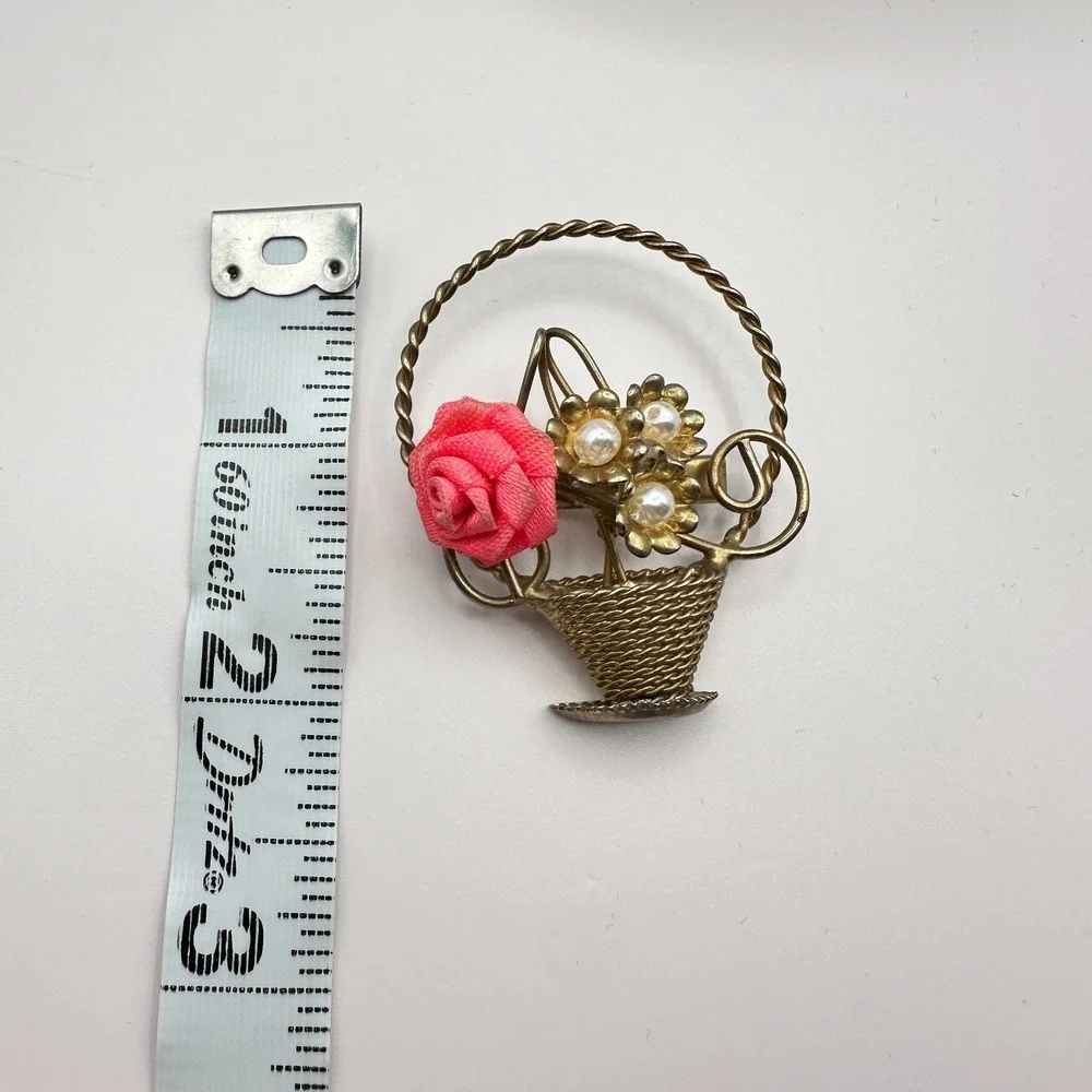 Vintage Y2K Pink Rose Faux Pearl Floral Basket Brooch Pin Gold Tone 90s